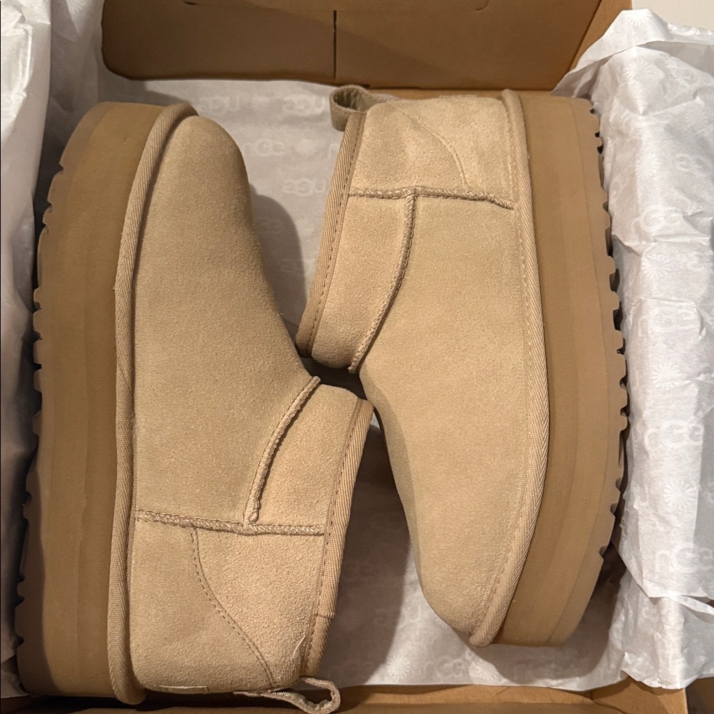 UGG Classic Ultra Mini Platform - Sand, Big Kids, Size 5